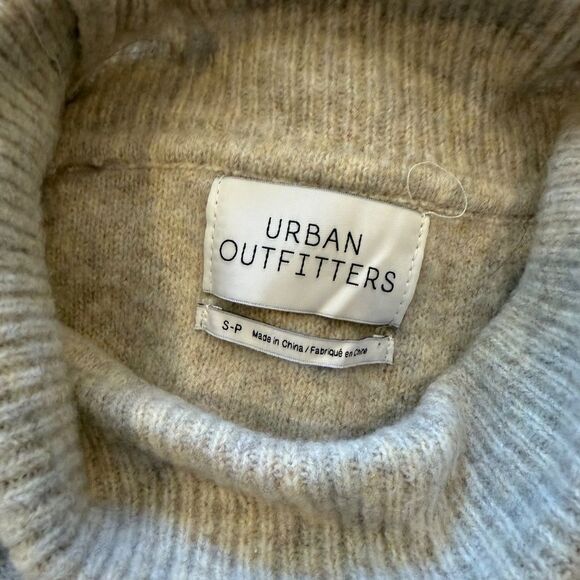 Urban Outfitters Kyla Cropped Turtleneck Sweater - size s - Picture 4 of 4